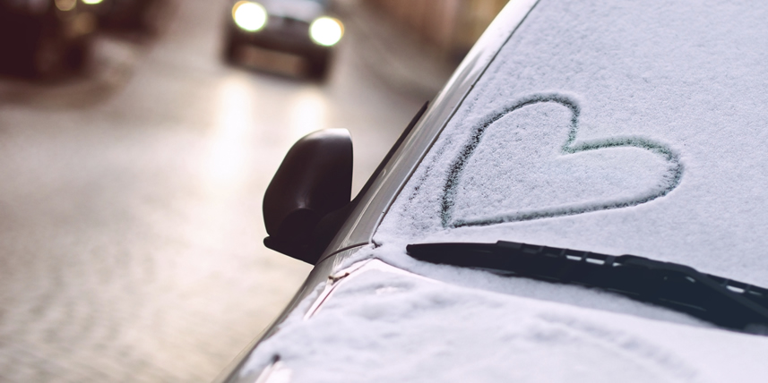 heart-drawn-in-snow-on-cars-window